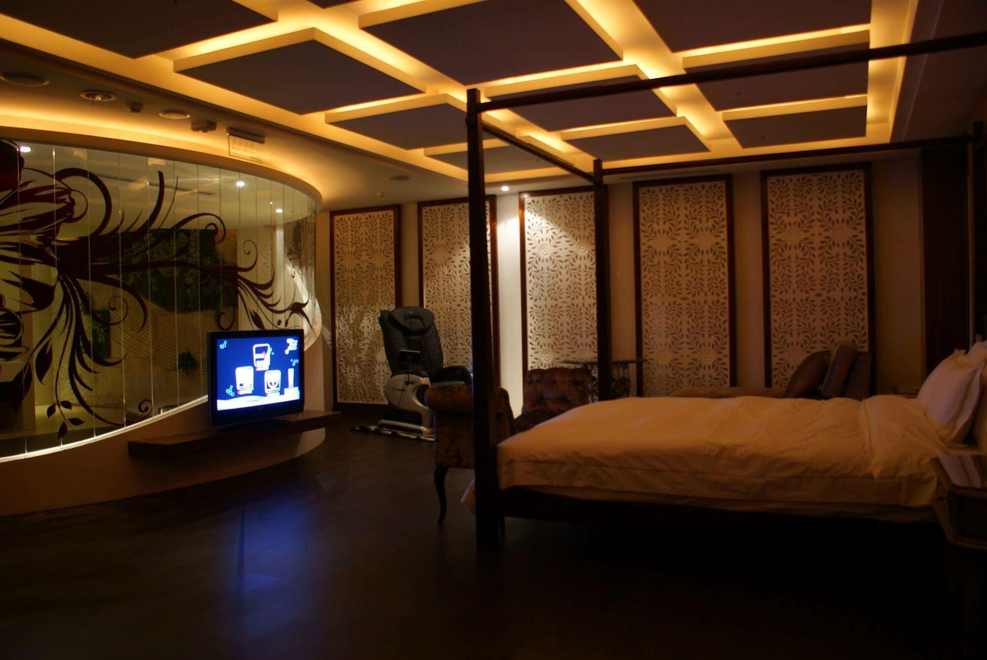 ออล-ยูอาร์ บูทิก โฮเต็ล ไท่จุง Motel ไถจง ภายนอก รูปภาพ