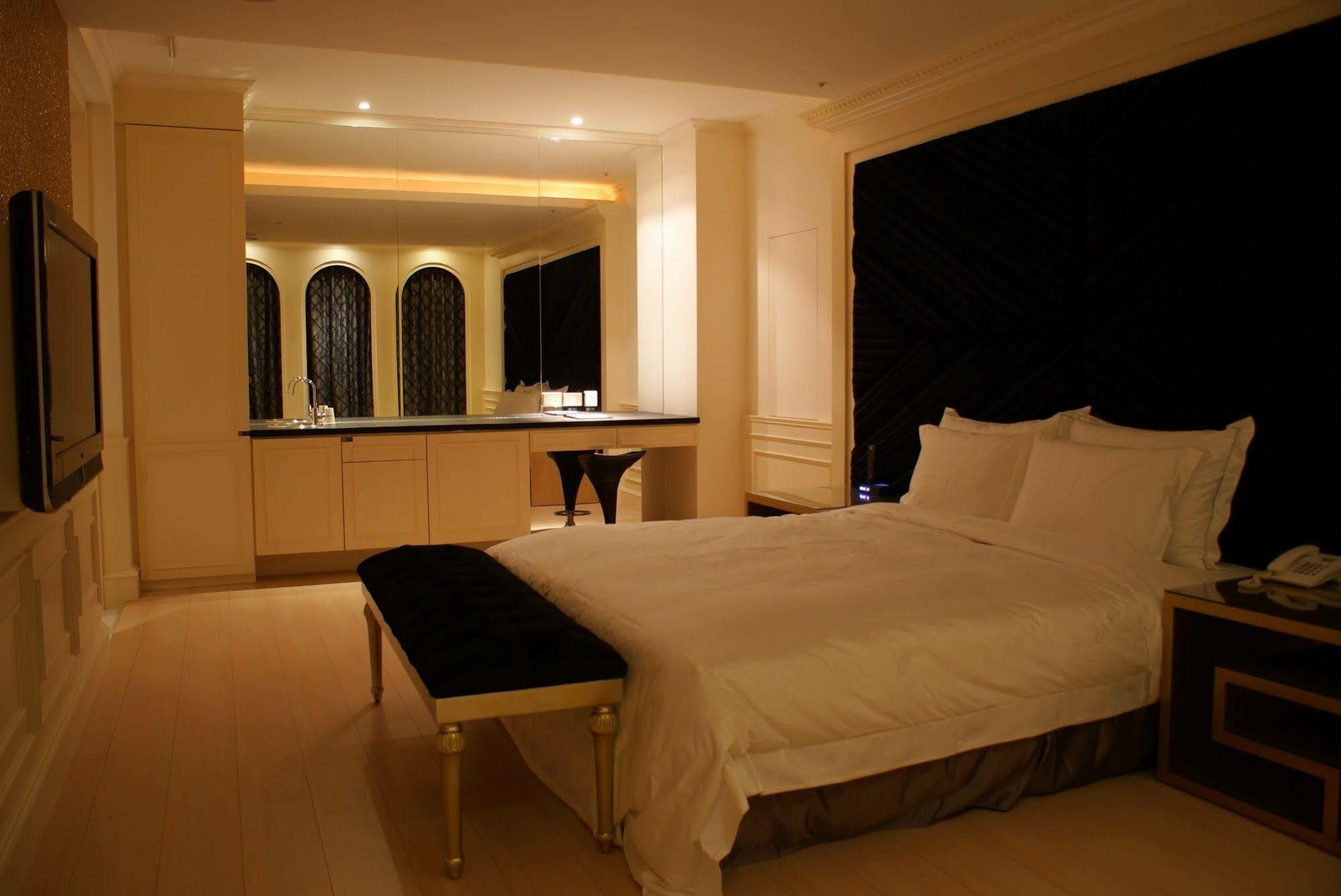 ออล-ยูอาร์ บูทิก โฮเต็ล ไท่จุง Motel ไถจง ภายนอก รูปภาพ