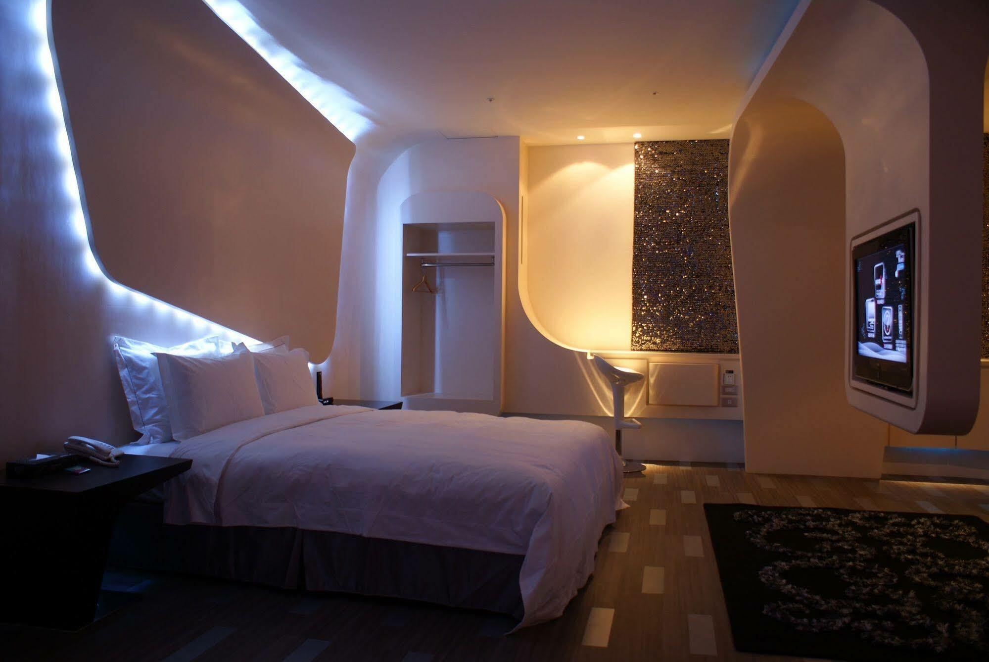 ออล-ยูอาร์ บูทิก โฮเต็ล ไท่จุง Motel ไถจง ภายนอก รูปภาพ