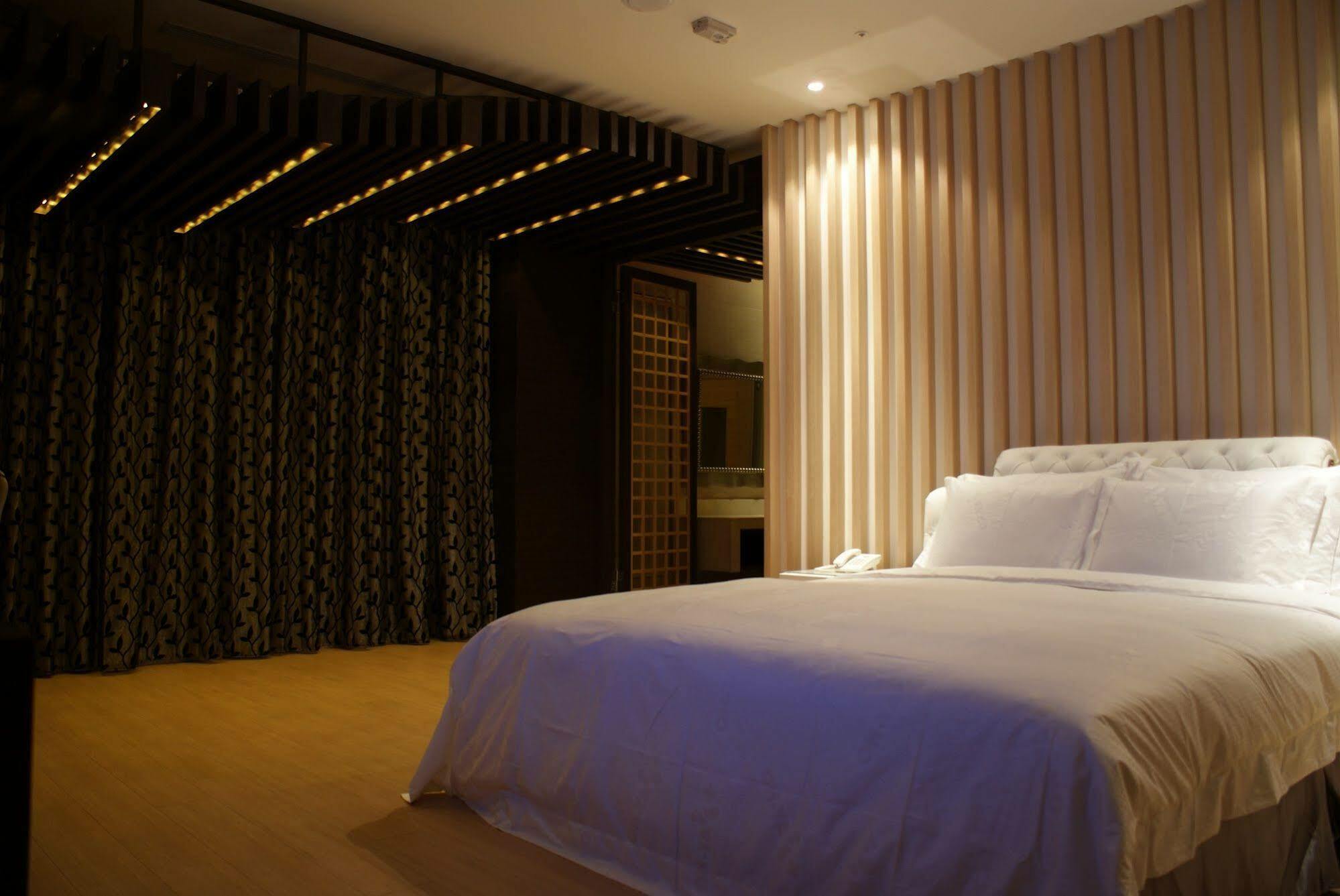 ออล-ยูอาร์ บูทิก โฮเต็ล ไท่จุง Motel ไถจง ภายนอก รูปภาพ